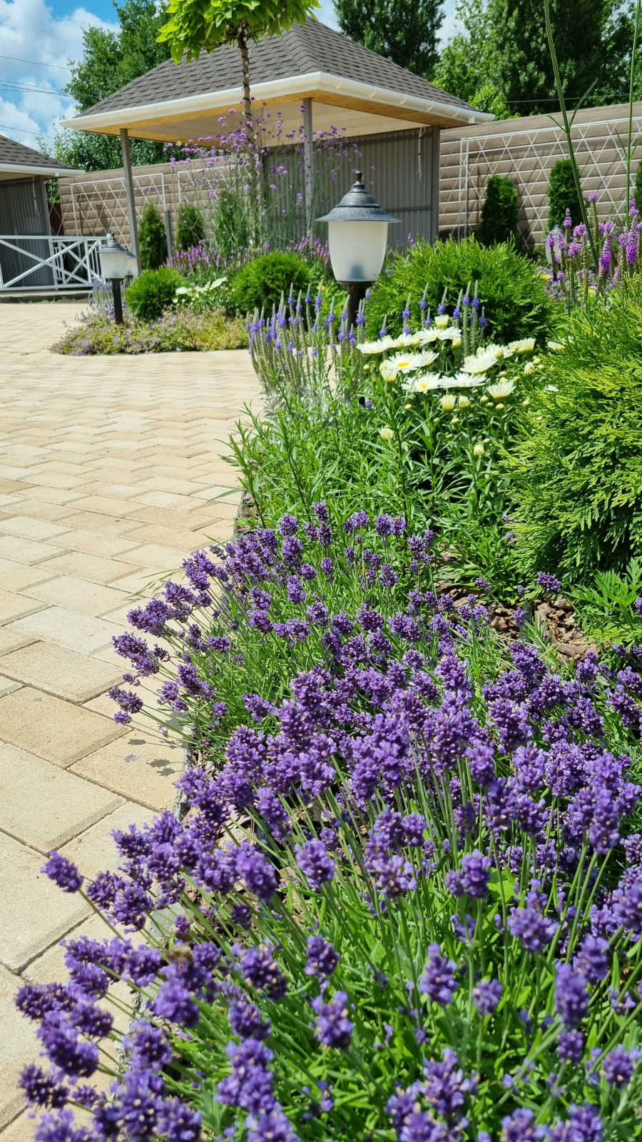 Реализация проекта "Французский дворик"