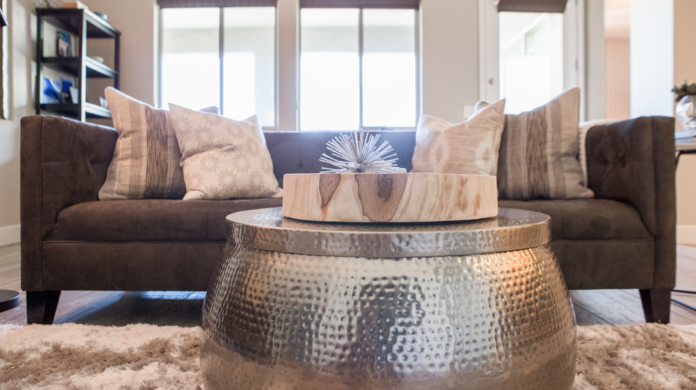 Transitional home design photo in Phoenix