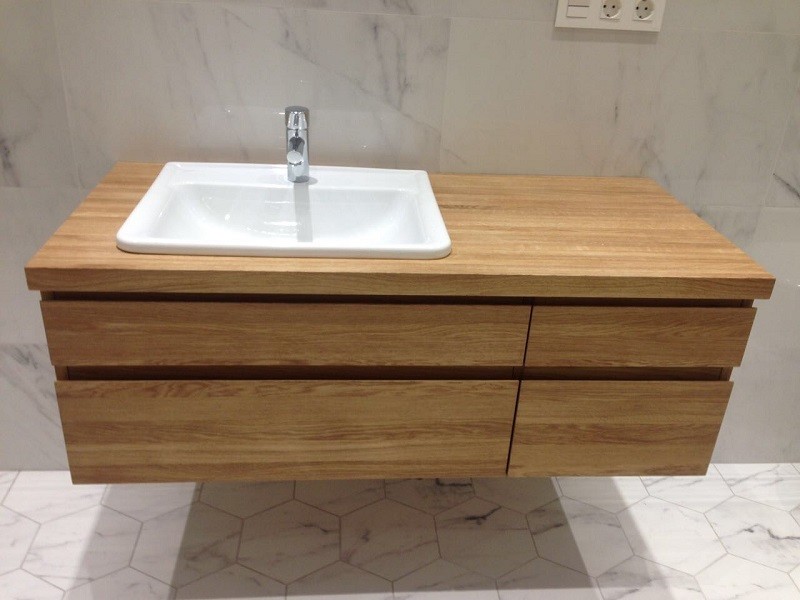 Подвесная тумба в ванную из массива дуба