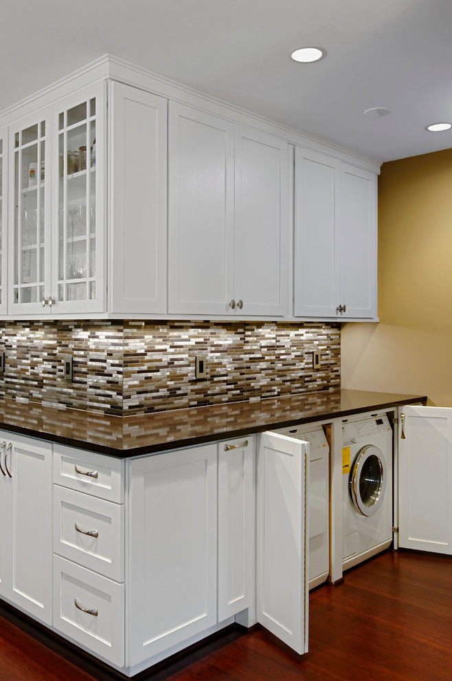 Example of a transitional kitchen design in DC Metro
