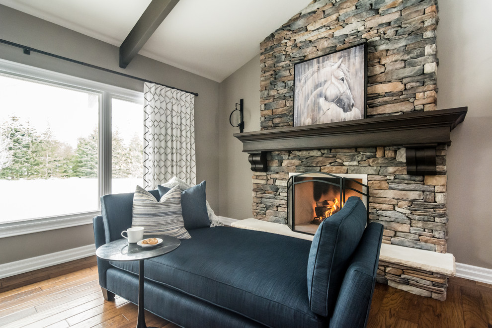 Transitional home design photo in Toronto