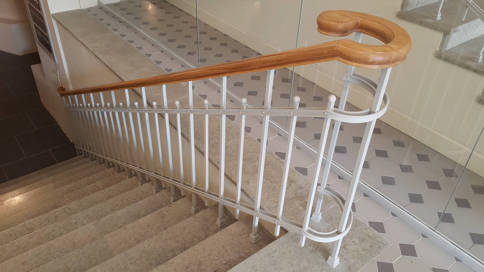 Кованые перила в ТД Пассаж