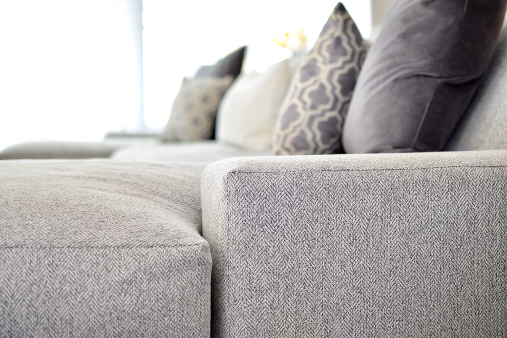 Home design - transitional home design idea in Orange County