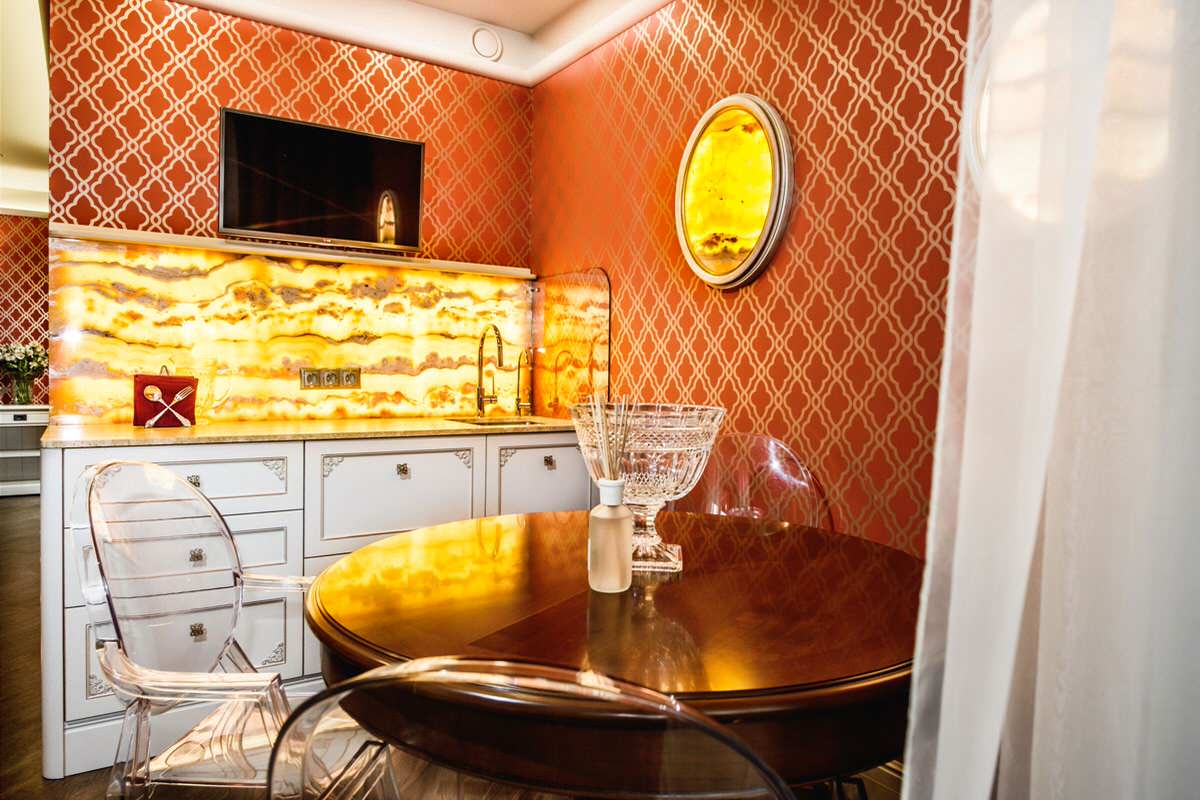 «Шкатулка из Оникса» декорирование квартиры: текстиль, обои, краски