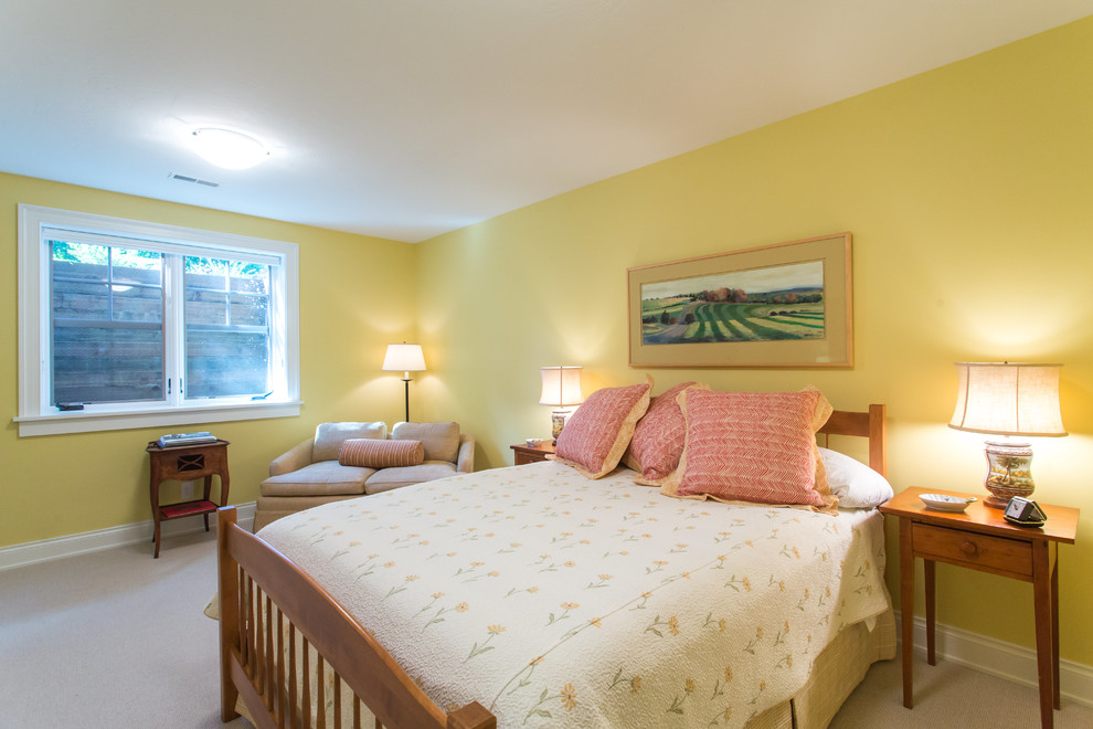 Design ideas for a mid-sized traditional guest bedroom in Other with yellow walls, carpet, no fireplace and beige floor.