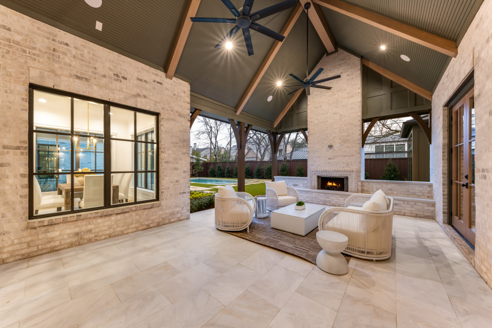 Transitional patio photo in Dallas