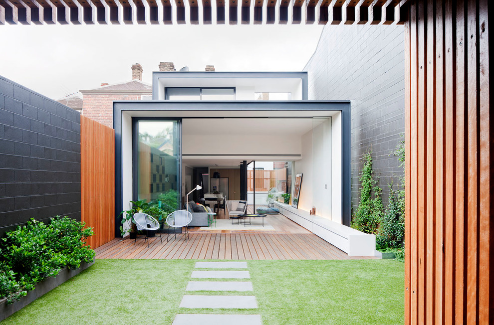 Mid-sized contemporary deck in Melbourne.