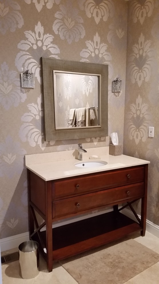 Mid-sized transitional home design photo