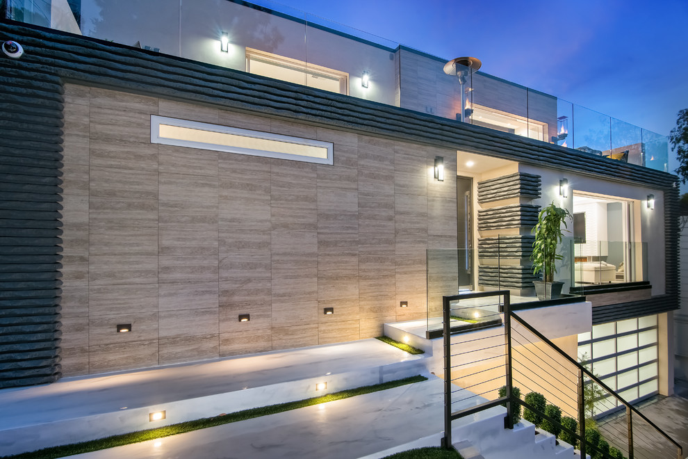 Large contemporary three-storey exterior in Los Angeles.