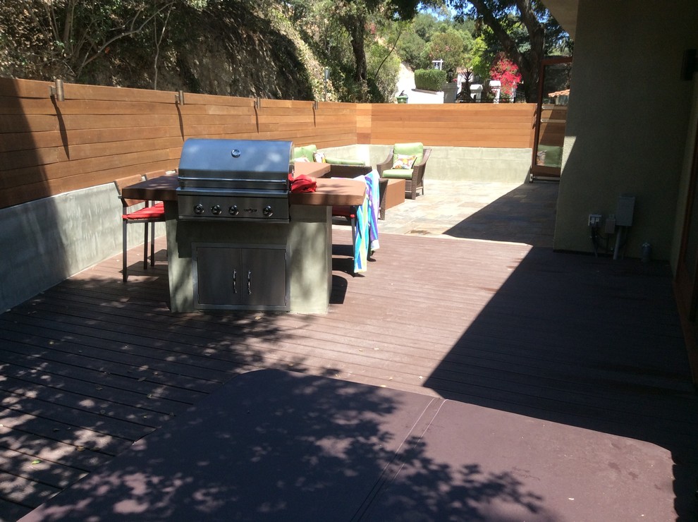 Inspiration for a mid-sized contemporary front yard patio in Los Angeles with an outdoor kitchen, decking and no cover.