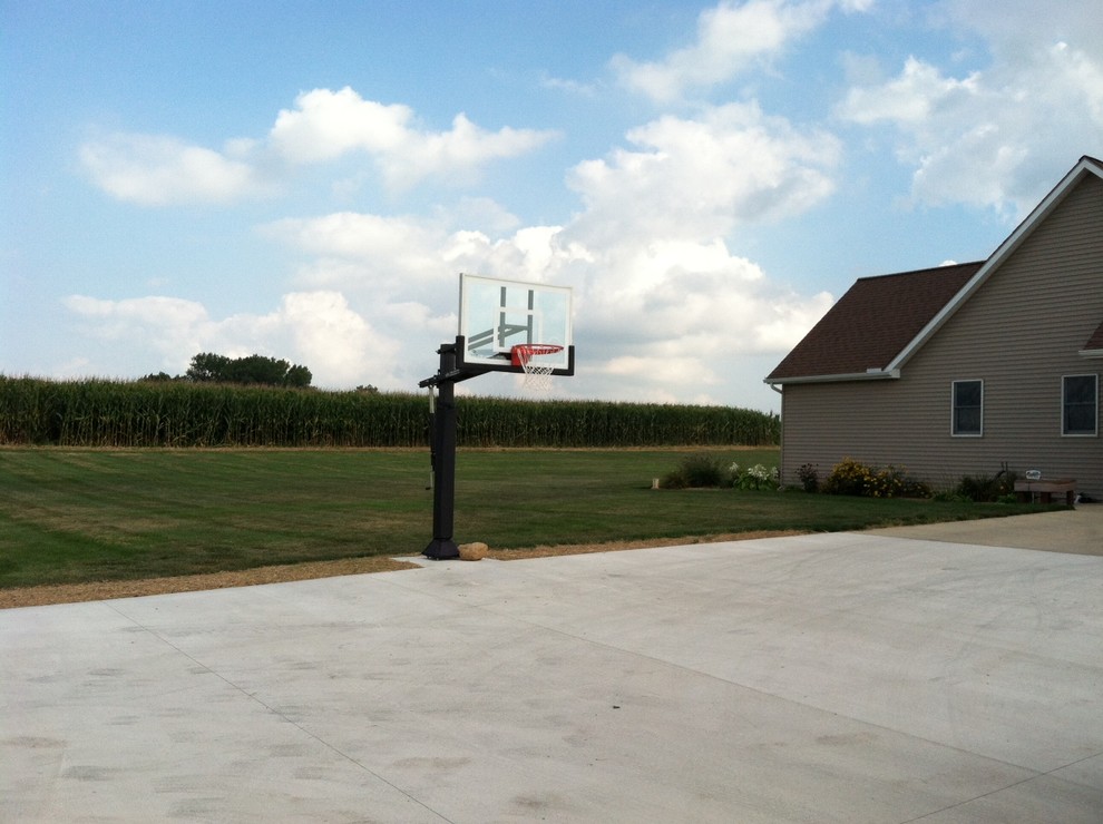 Design ideas for a large traditional backyard full sun outdoor sport court in Houston.