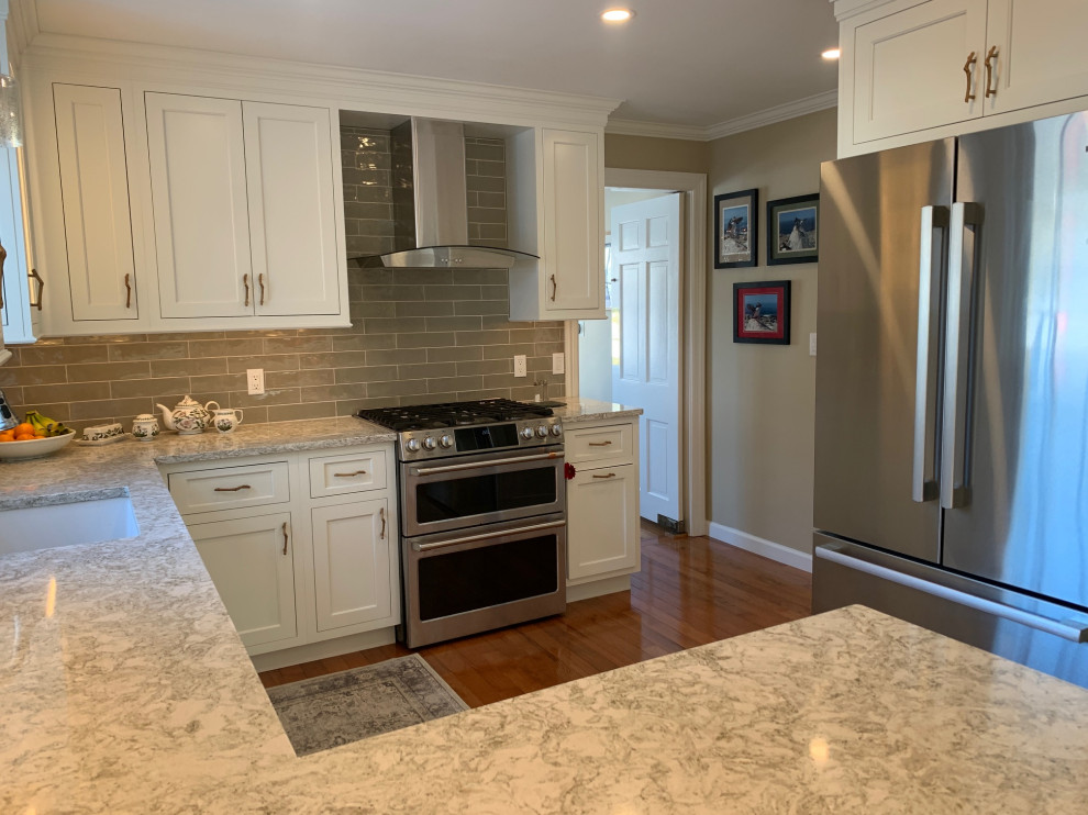 Inspiration for a transitional kitchen remodel in Burlington
