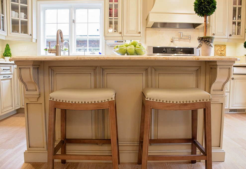 Kitchen - kitchen idea in Toronto