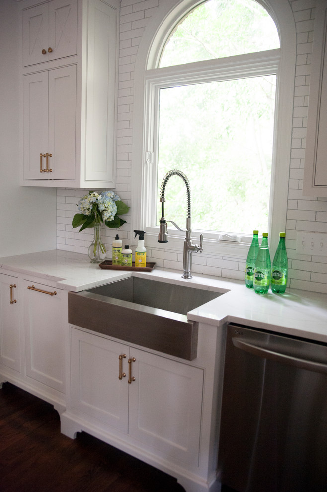 Kitchen - transitional kitchen idea in Birmingham