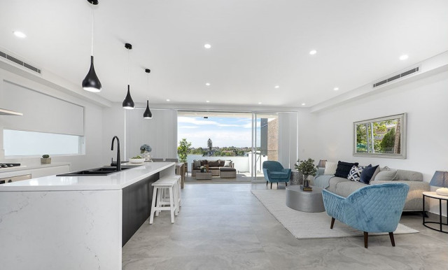 Mt Lewis Duplex One modern-vardagsrum