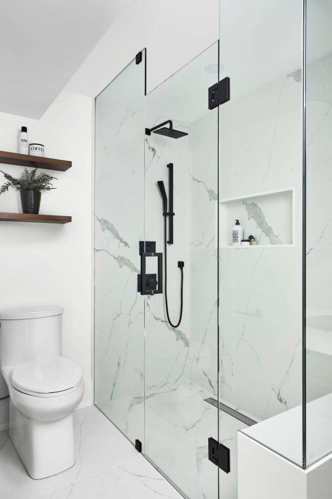 This is an example of a mid-sized modern 3/4 bathroom in Toronto with flat-panel cabinets, brown cabinets, a curbless shower, a one-piece toilet, gray tile, porcelain tile, white walls, porcelain floors, an integrated sink, solid surface benchtops, white floor, a hinged shower door, white benchtops, a niche, a single vanity and a floating vanity.