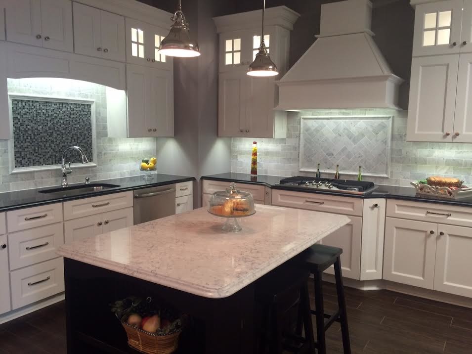 Mid-sized transitional l-shaped dark wood floor and brown floor open concept kitchen photo in Baltimore with an undermount sink, shaker cabinets, white cabinets, granite countertops, gray backsplash, marble backsplash, stainless steel appliances and an island