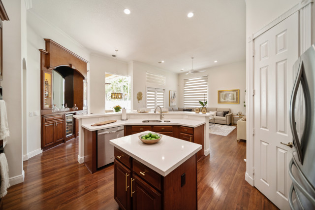 Transitional Design at Pembroke Falls Estate klassisch-modern-kueche