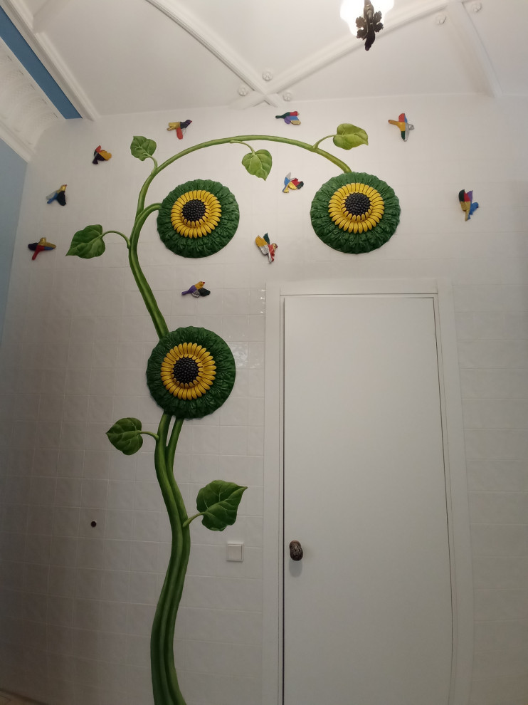 Рельефно-живописное панно в холле квартиры