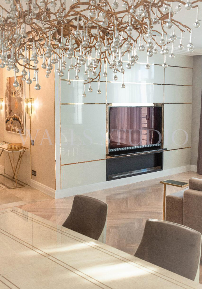 МДФ и латунь в оформлении ТВ-зоны