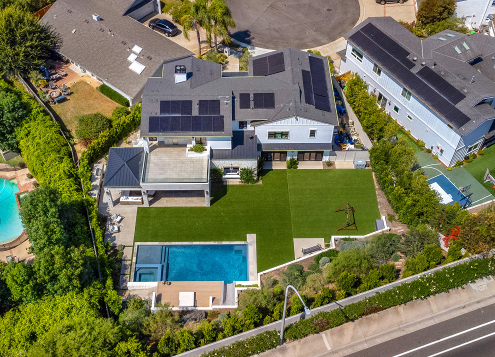 Inspiration for a transitional home design remodel in Orange County