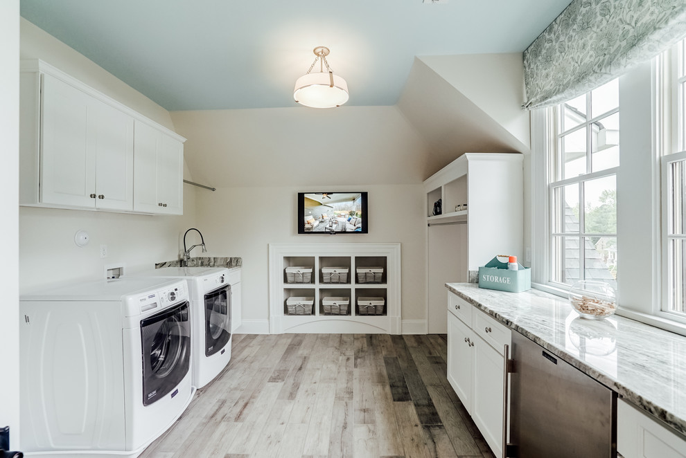 Inspiration for a traditional laundry room in Richmond.