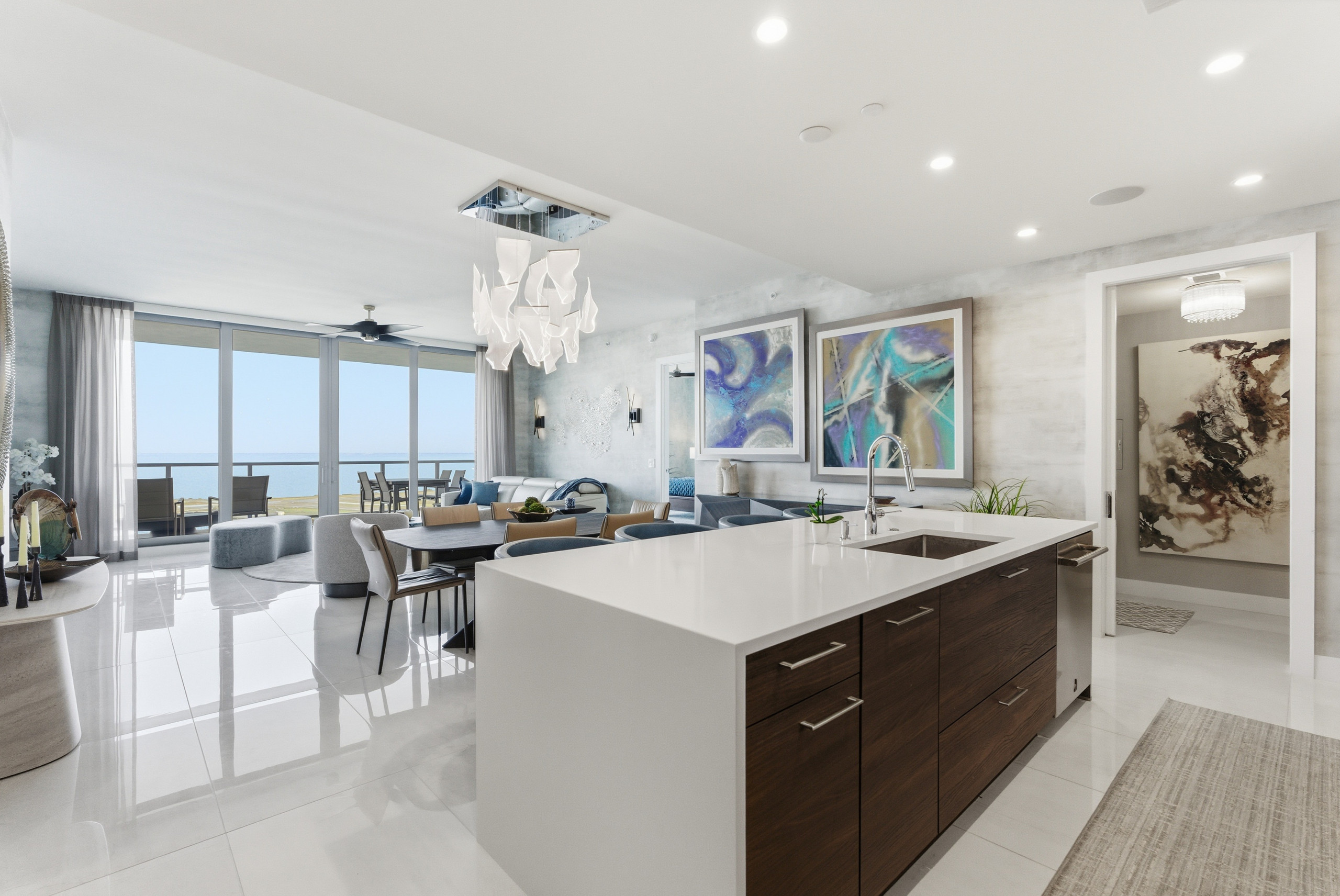 We Love Travel and Art