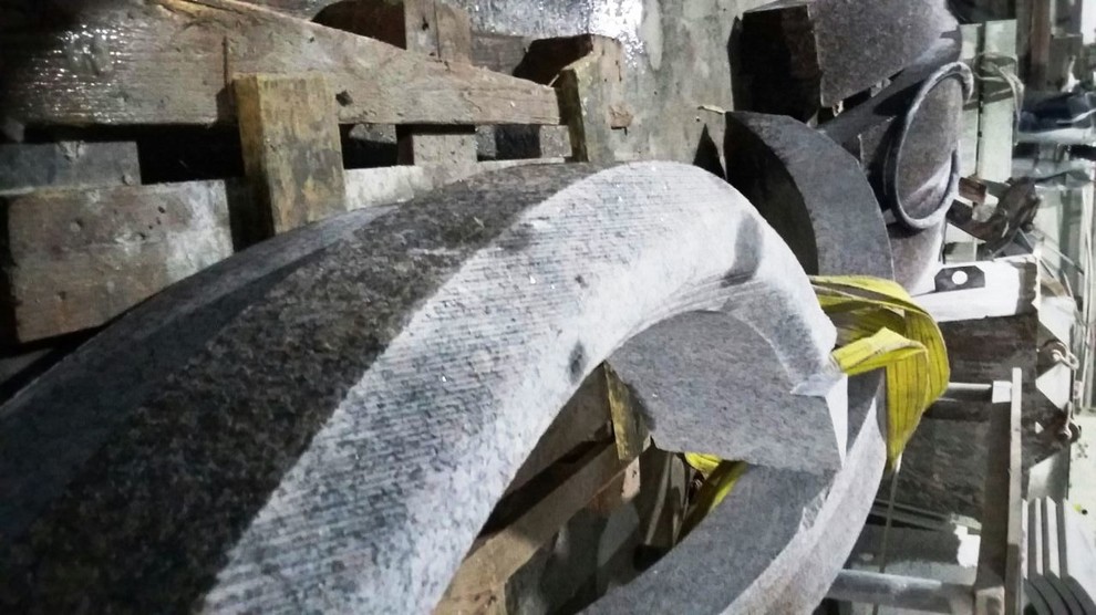 Режем бордюры радиусной формы для  клумб и цветников, производим вазоны (улица)