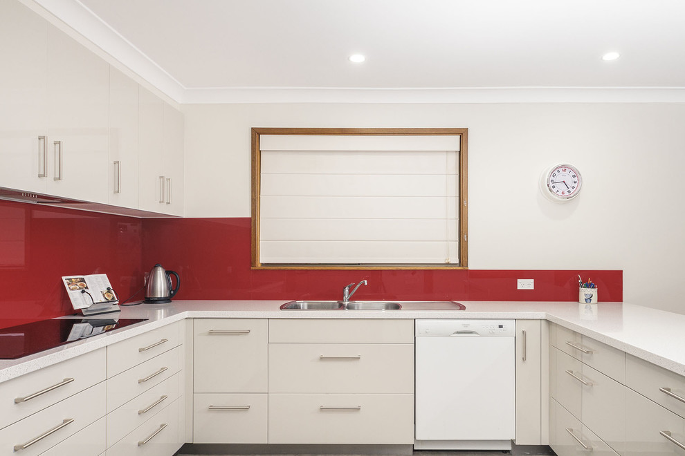 Design ideas for a mid-sized modern kitchen in Canberra - Queanbeyan.