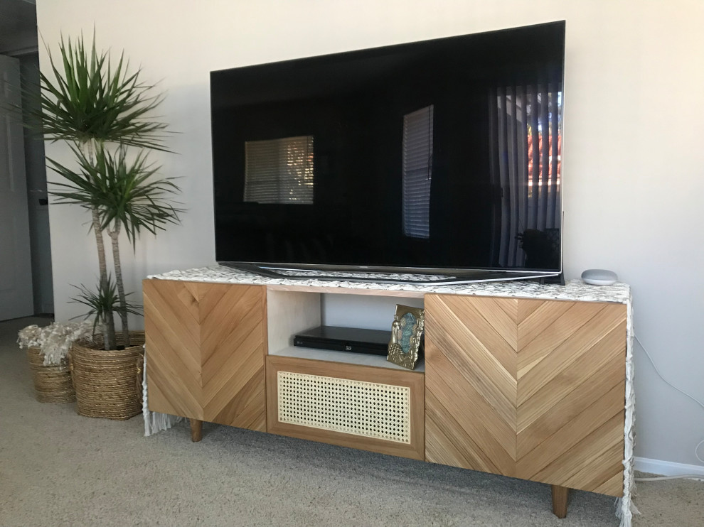 Sara TV Stand