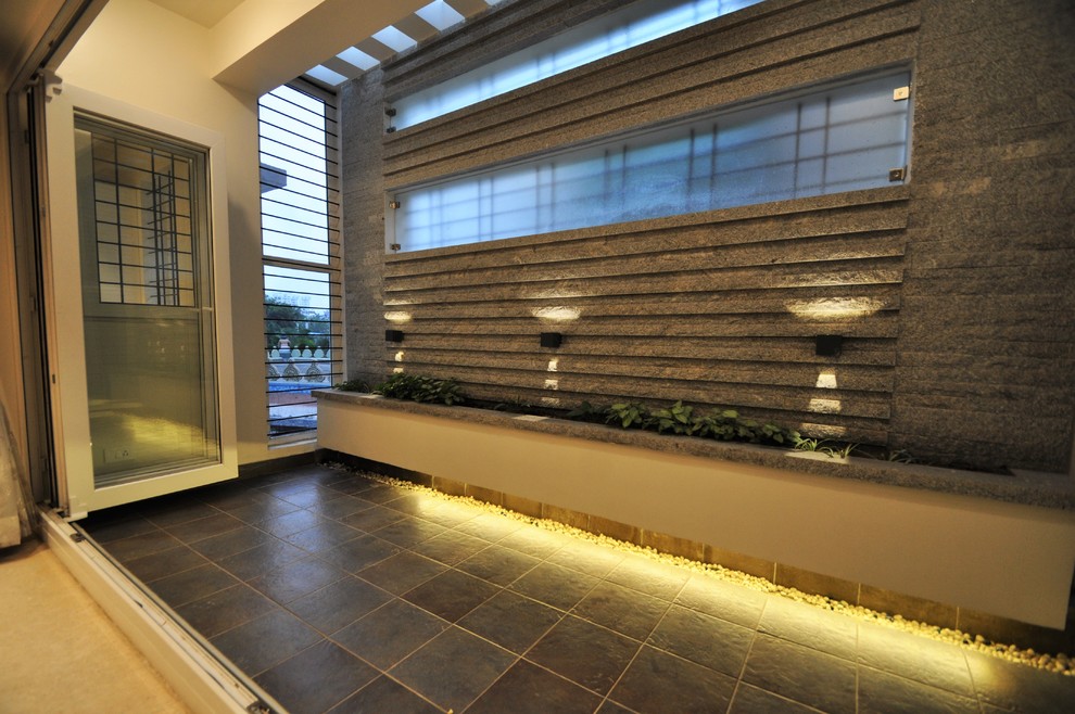 Design ideas for a contemporary patio in Bengaluru.