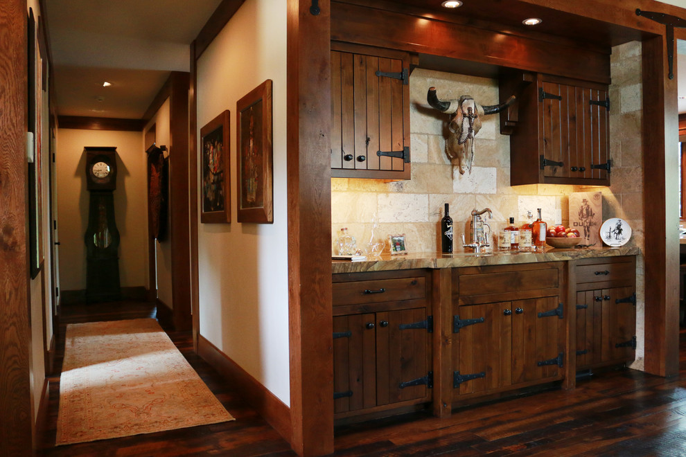 Country single-wall home bar in Kansas City with dark wood cabinets, dark hardwood floors, beige splashback and stone tile splashback.
