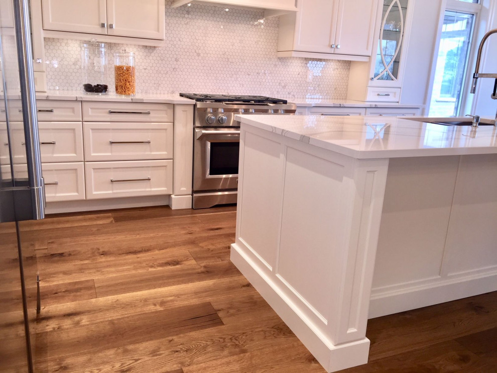 Inspiration for a mid-sized transitional kitchen remodel