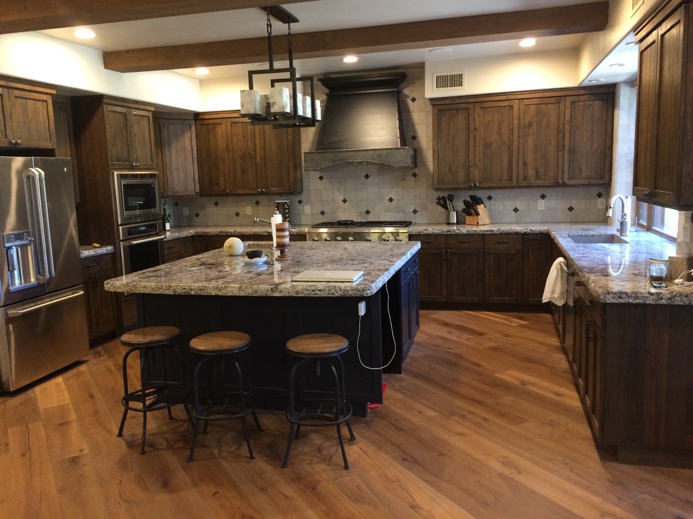 Kitchen - rustic kitchen idea in Phoenix