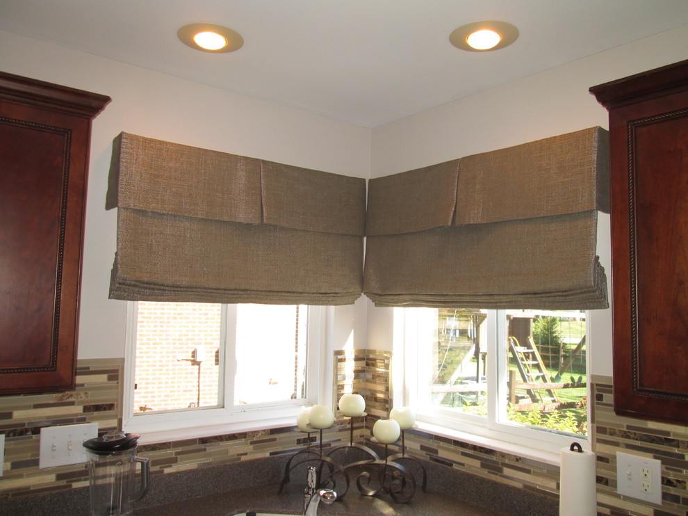 Example of a transitional kitchen design in Cincinnati