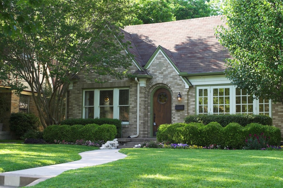 Design ideas for a traditional exterior in St Louis.