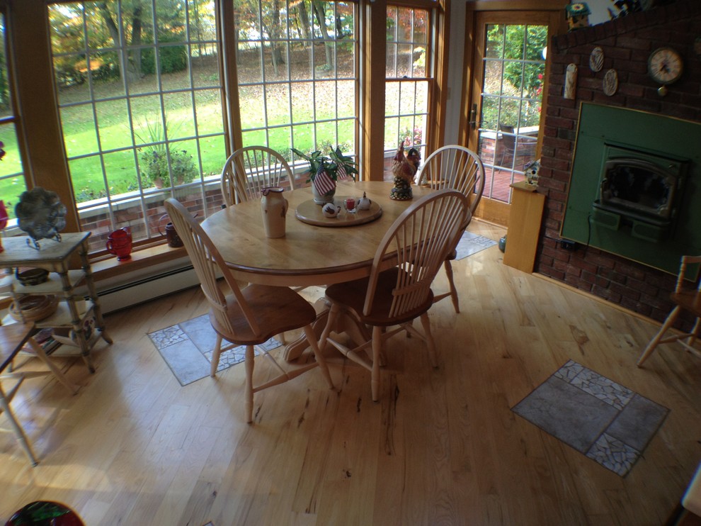 Example of a mid-sized mountain style dining room design
