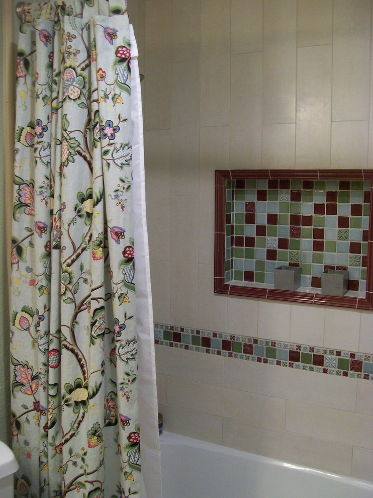 Example of a transitional home design design in Phoenix