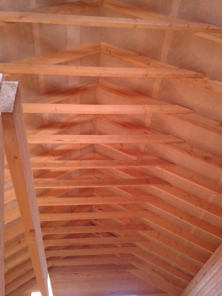 Декорирование гостиной и мансарды загородного дома