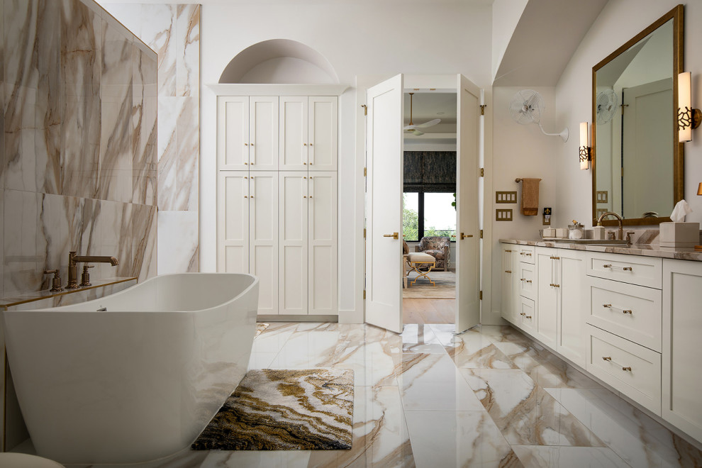 Inspiration for a transitional home design remodel in Austin