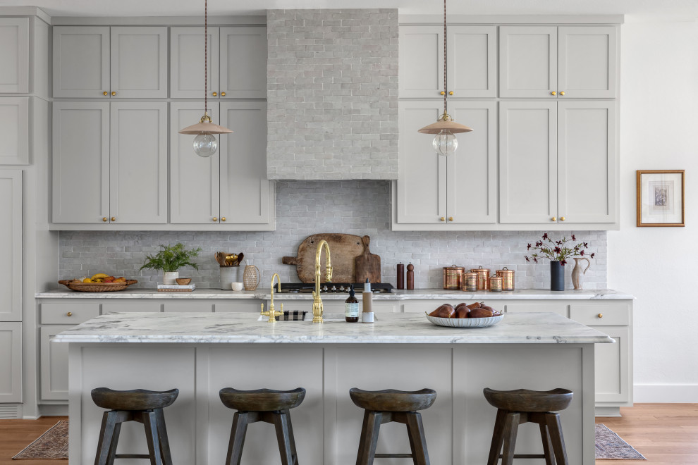 Kitchen - transitional kitchen idea in Austin
