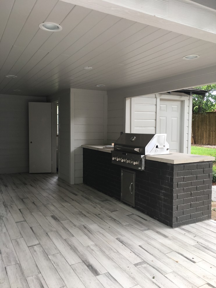 Mid-sized mountain style one-story mixed siding white deck photo in Dallas