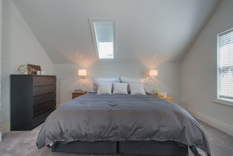 Photo of a mid-sized transitional guest bedroom in Toronto with white walls, carpet, no fireplace and grey floor.