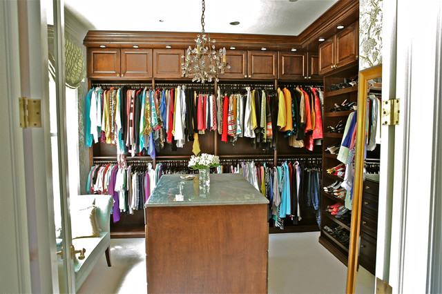 Stain-Grade Master Walk-in Closets (His and Hers) klassisk-foervaring-och-garderob