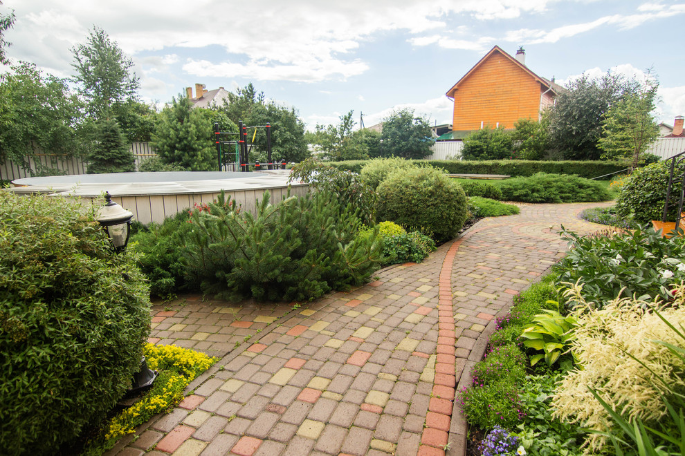 Сад с зеленой крышей