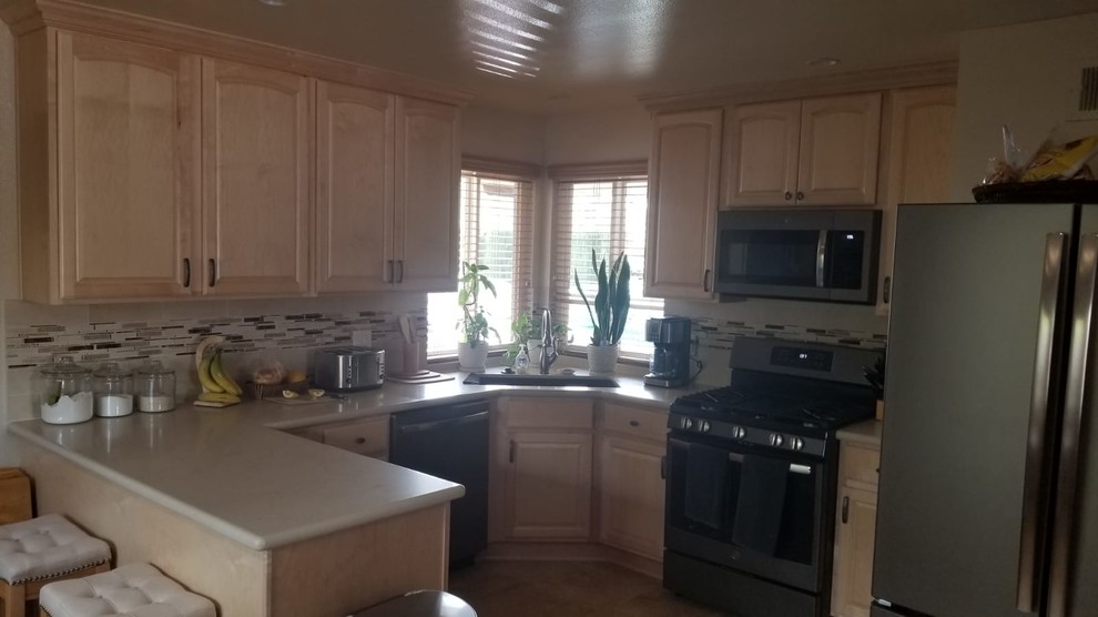Thousand Oaks,- Kitchen