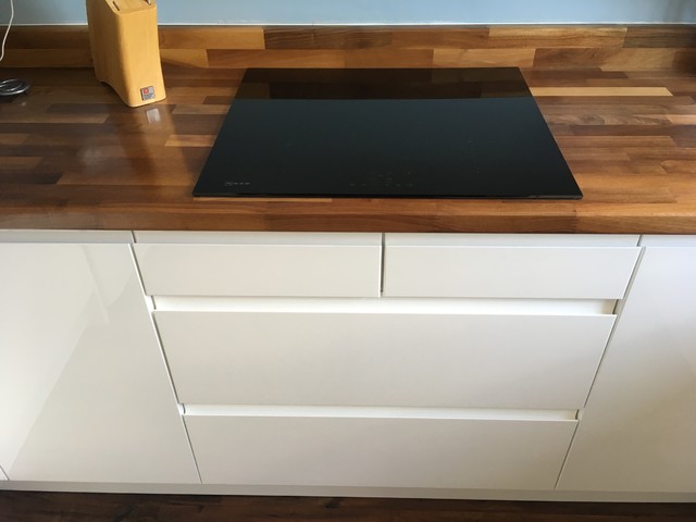 Gloss White Kitchen With European Walnut Worktop Finish Moderne