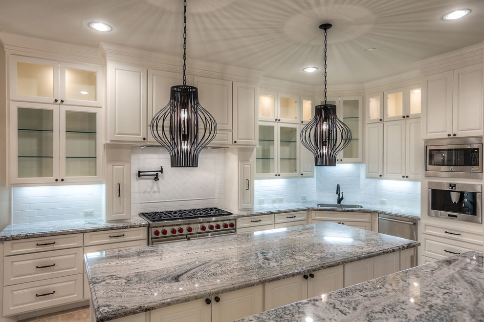 Kitchen - transitional kitchen idea in Houston