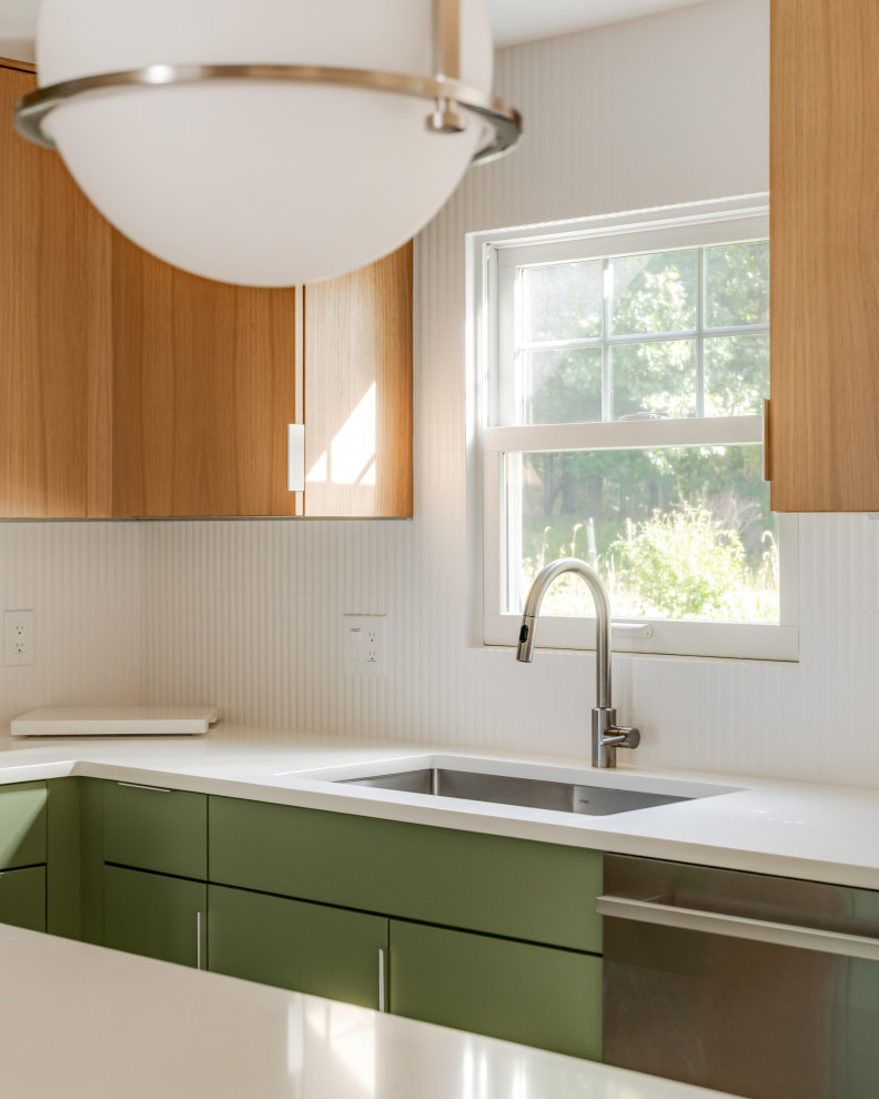 Two-Tone Cabinetry & Statement Design
