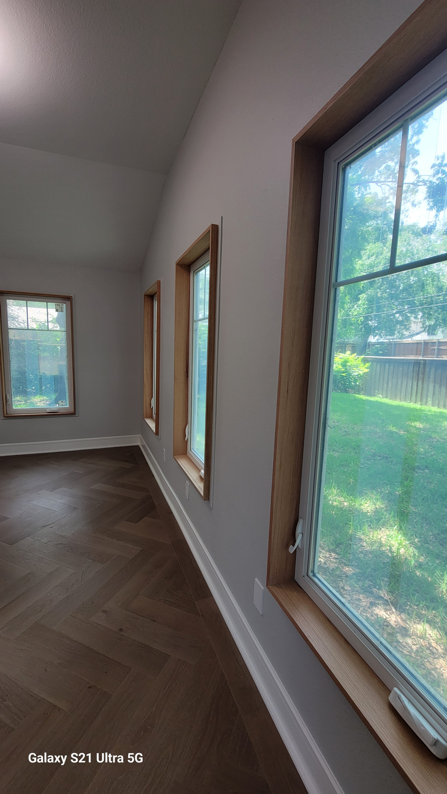 FULL  MODERN REMODELATION HOME / NEW FLOORING, CUSTOM HANDRAIL